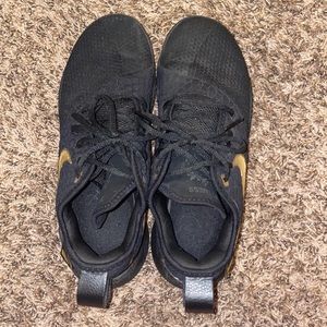 Nike Lebrun witness 3s black and gold